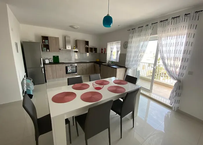 Sunshine Apartments Mellieha - Modern Three Bedroom Apartment - Apt No 3