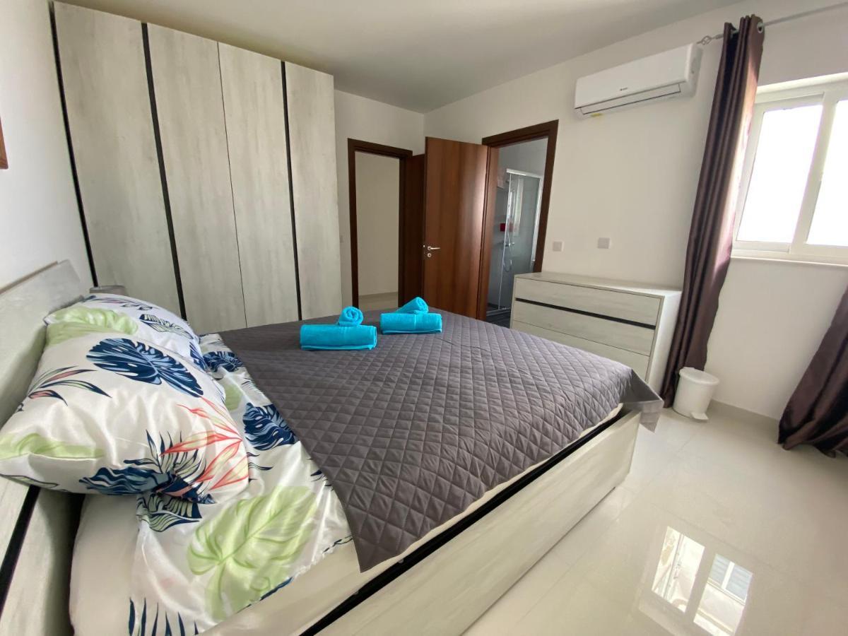 Apartment Sunshine - Modern Three Bedroom - No 3 *
