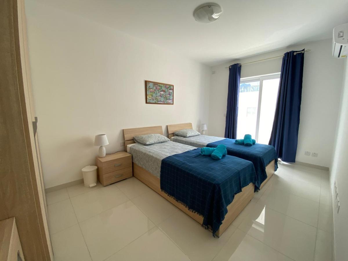 Sunshine - Modern Three Bedroom - No 3 Apartment *