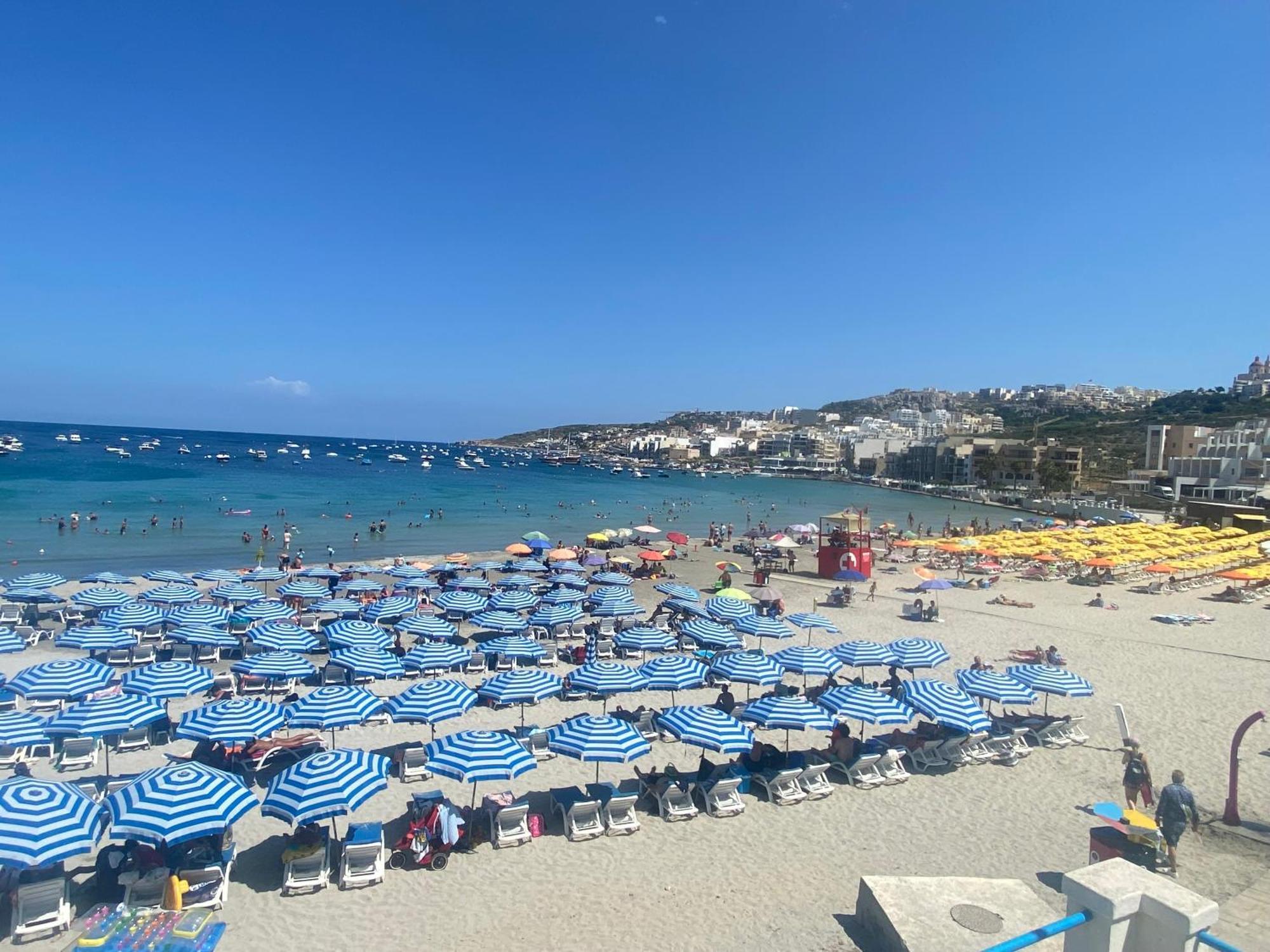 Apartment Sunshine - Modern Three Bedroom - No 3 *
